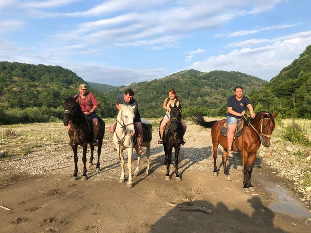 konnie-progulki21 Конные прогулки в Ейске районе в горах