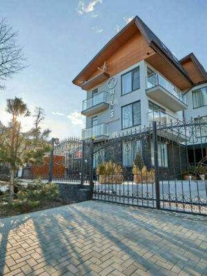 Отель Hills Polyana Hotel в Ейске